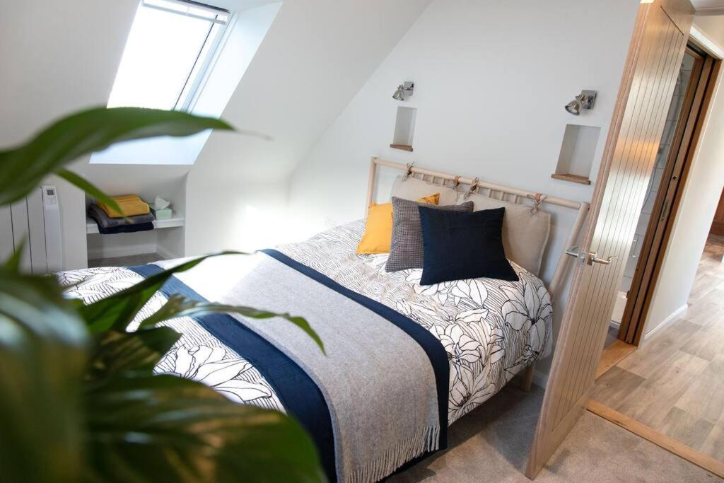 The Roost - A Bird'S Eye View In The Countryside Apartment Cullompton Bagian luar foto